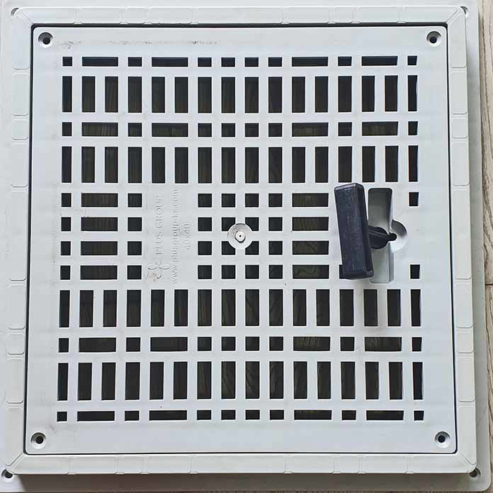 PVC sahta 30x30 [okvir + rupicasti poklopac]